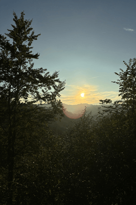 Sonnenuntergang in den Bergen